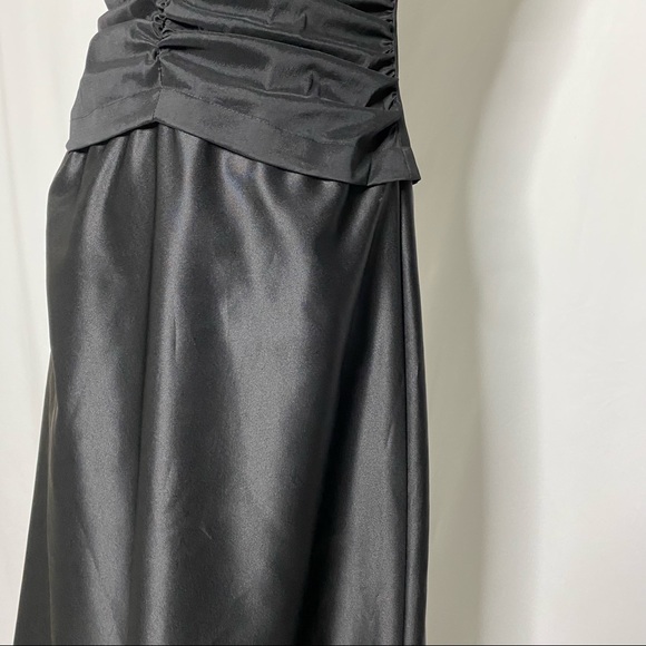 Tadashi Shoji Black Ruched A Line Gown - Picture 4 of 15